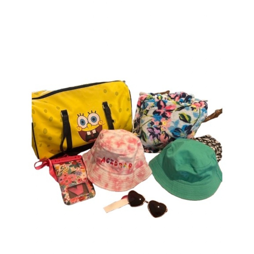 SpongeBob SquarePants "Fun Box " Duffle Bag  6 Piece Accessory  Bundle All New